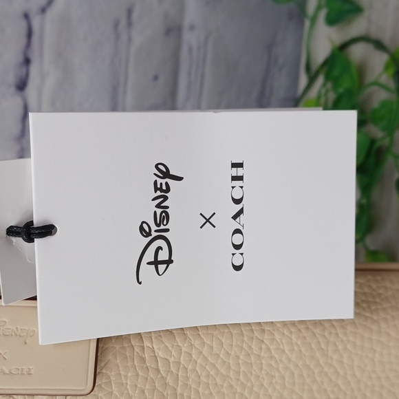 Coach Disney Minnie Kitt NWT - Picture 5 of 15